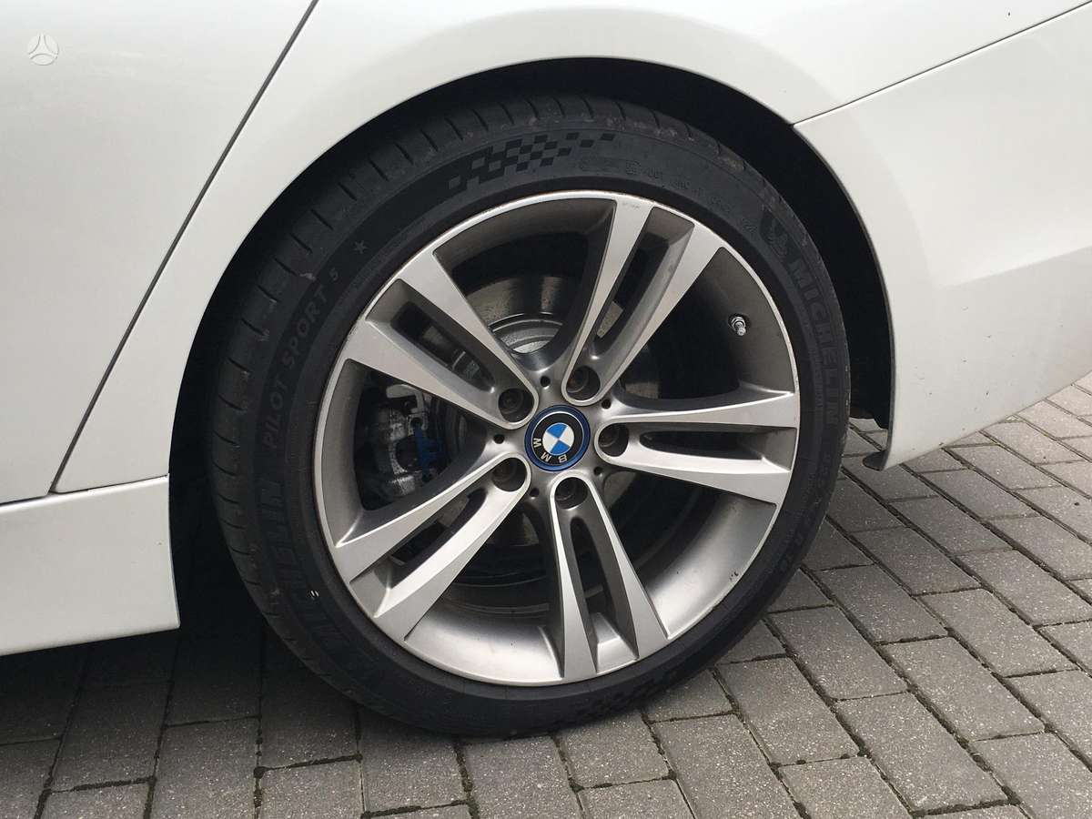 BMW 330 - 11