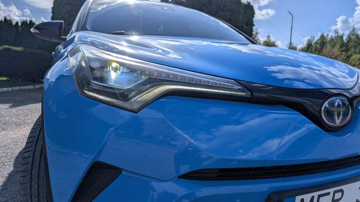 Toyota C-HR - 11
