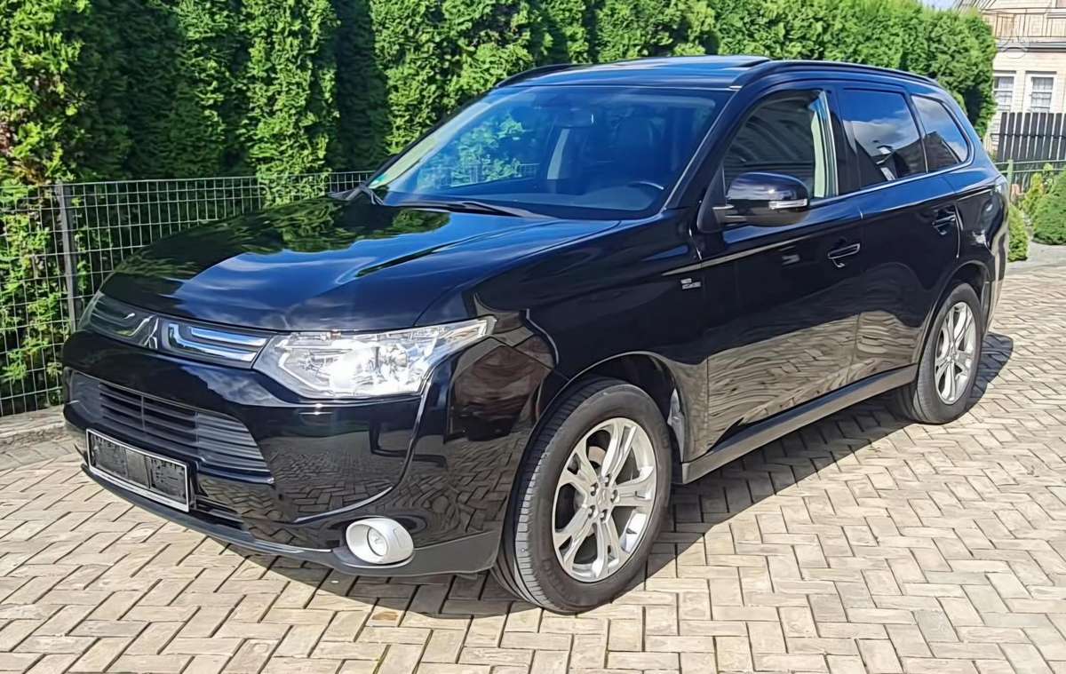 Mitsubishi Outlander - 2