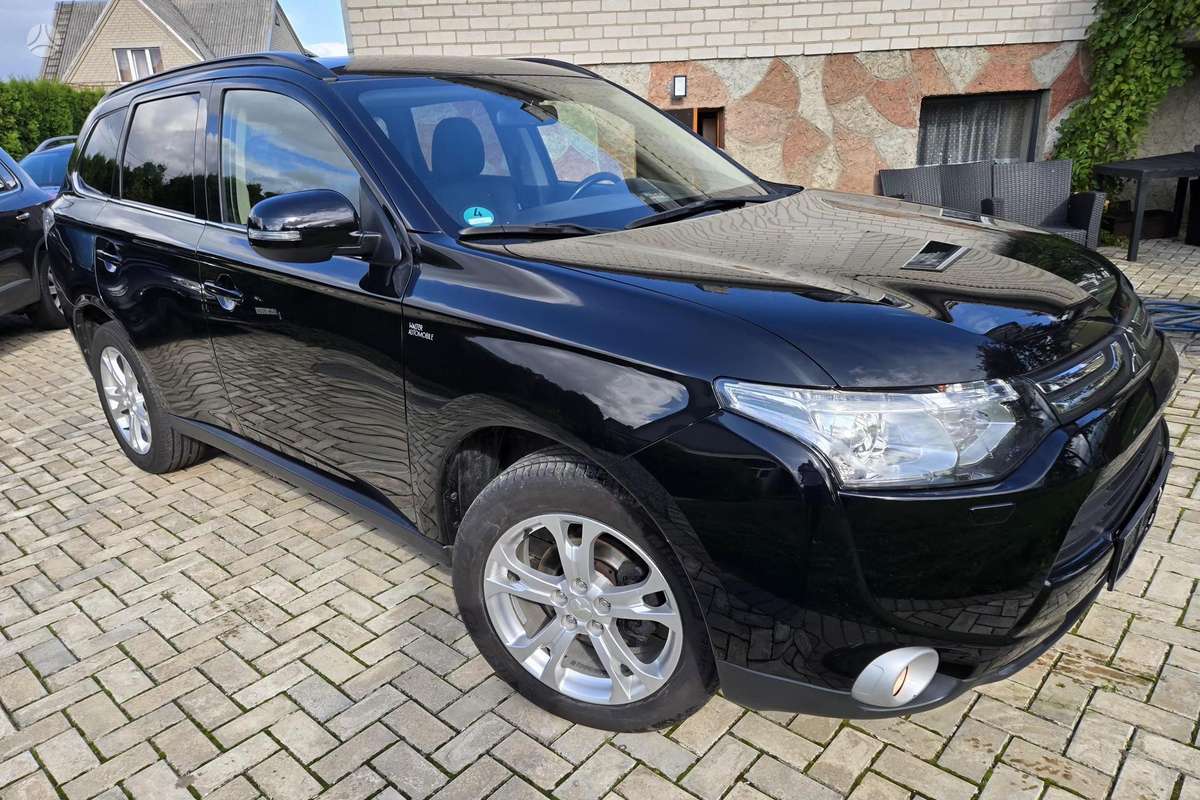 Mitsubishi Outlander - 3