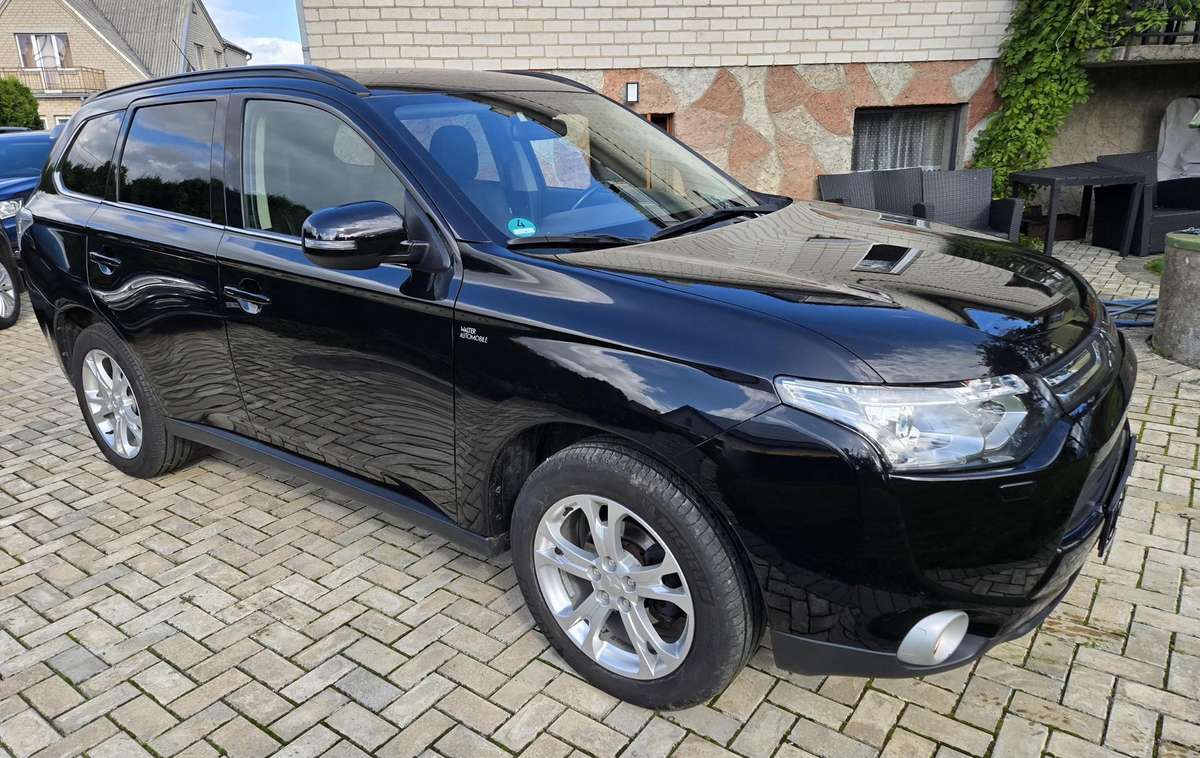 Mitsubishi Outlander - 1