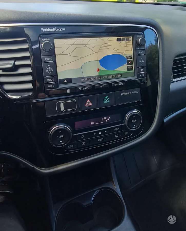 Mitsubishi Outlander - 12