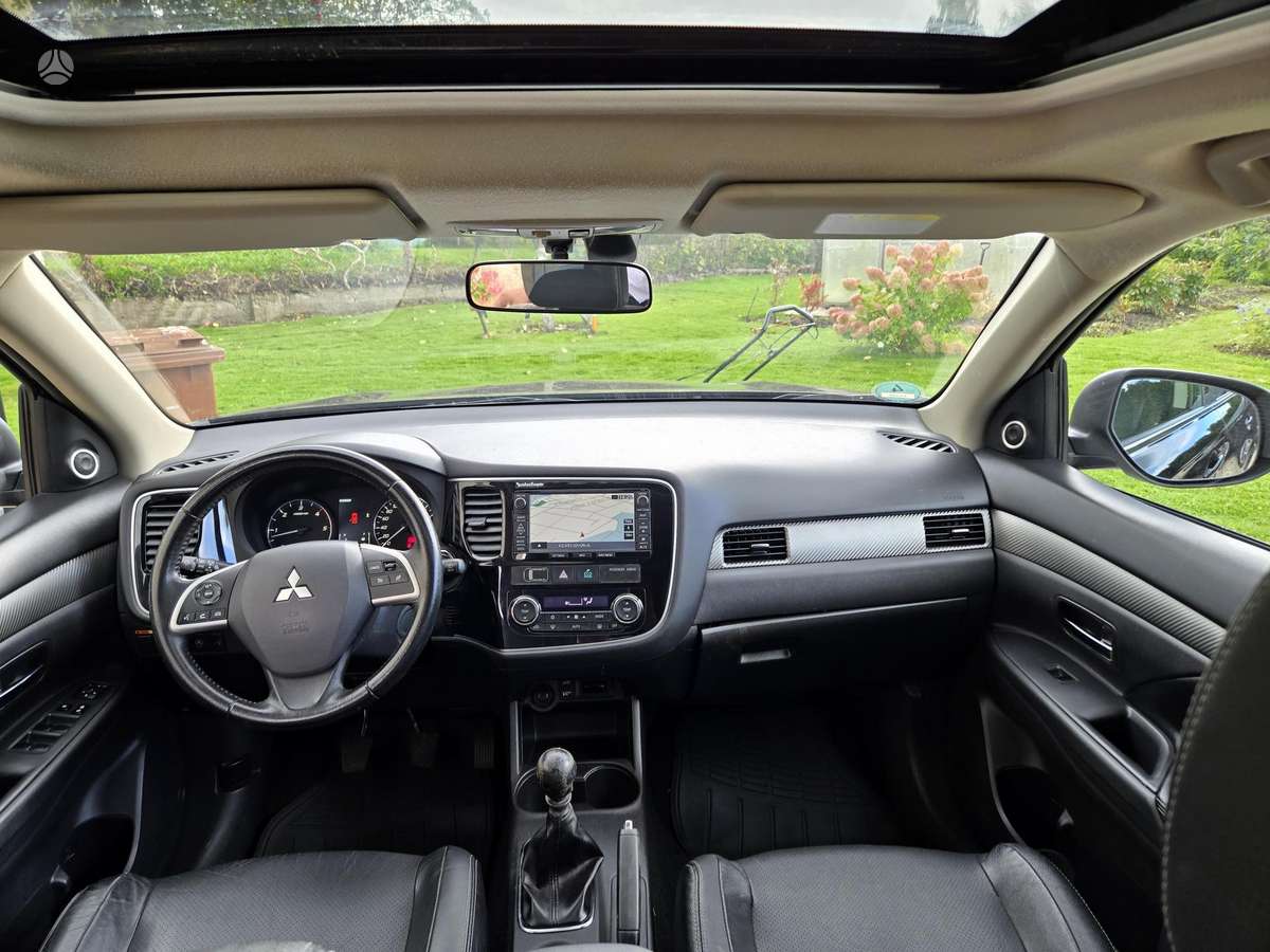 Mitsubishi Outlander - 11