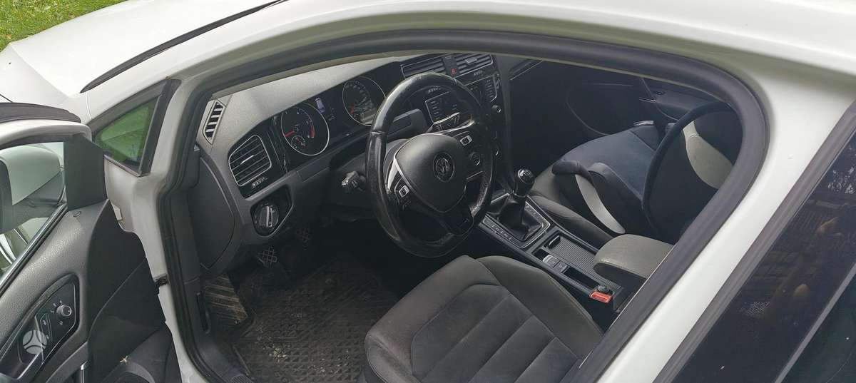 Volkswagen Golf - 8