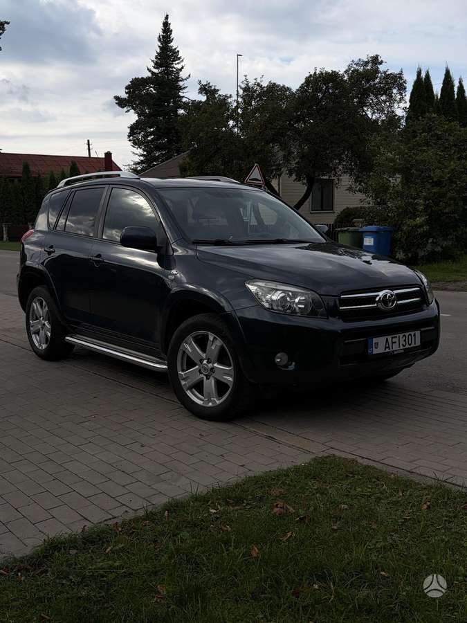 Toyota RAV4 - 1