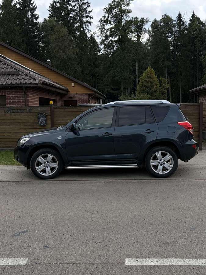 Toyota RAV4 - 3