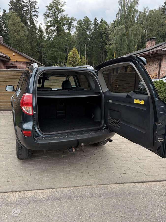 Toyota RAV4 - 6