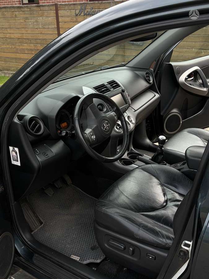 Toyota RAV4 - 7