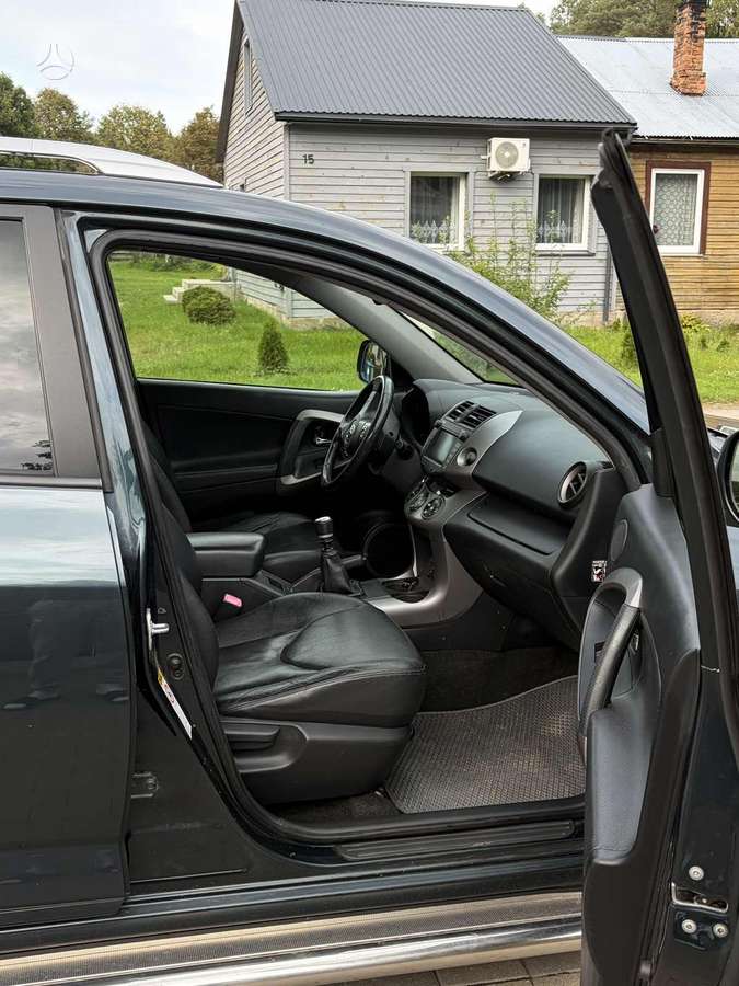 Toyota RAV4 - 8
