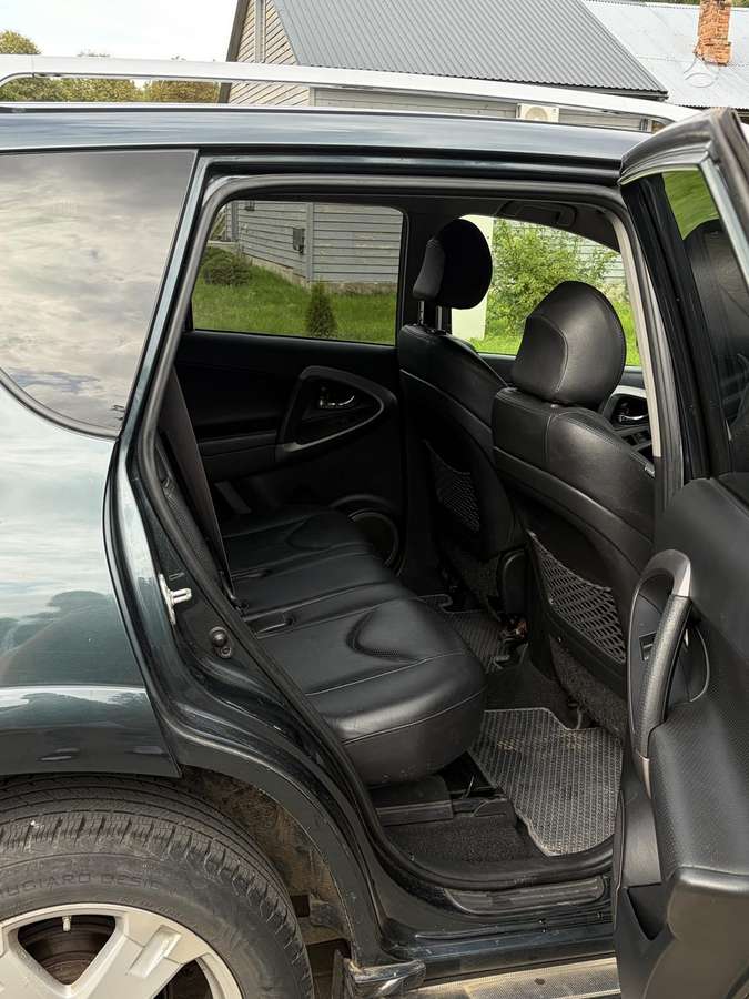 Toyota RAV4 - 9