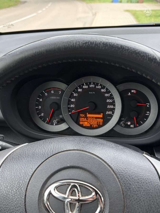 Toyota RAV4 - 11