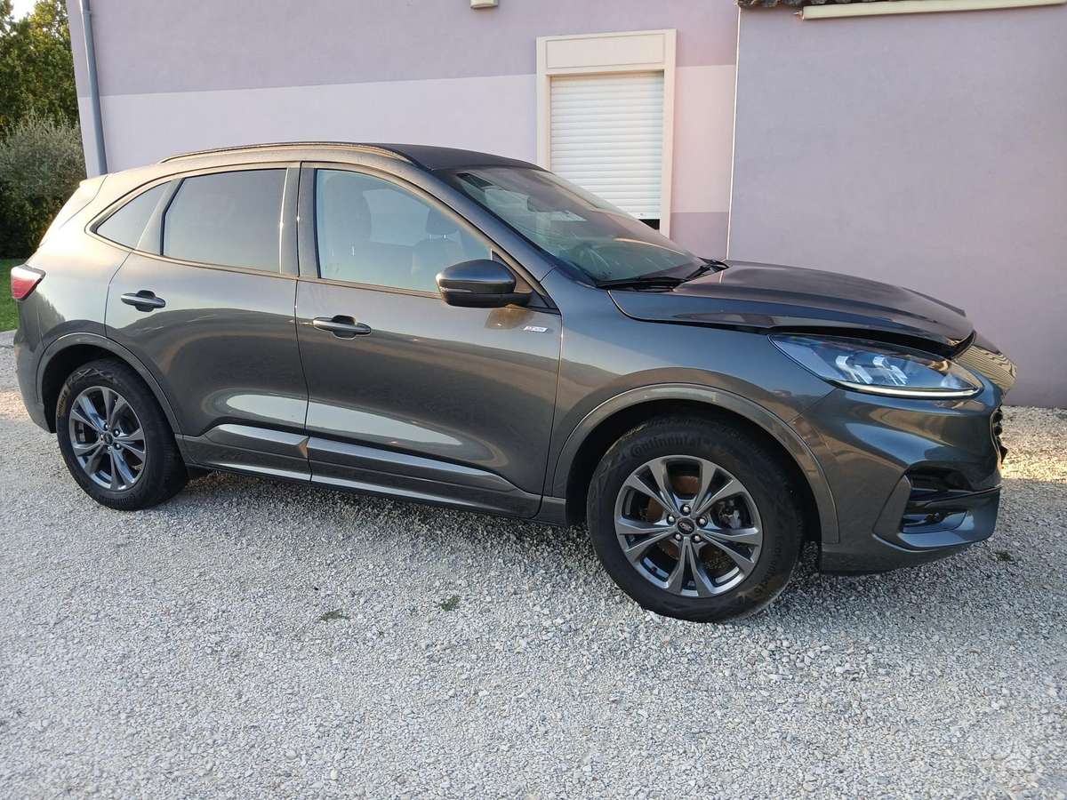 Ford Kuga - 1