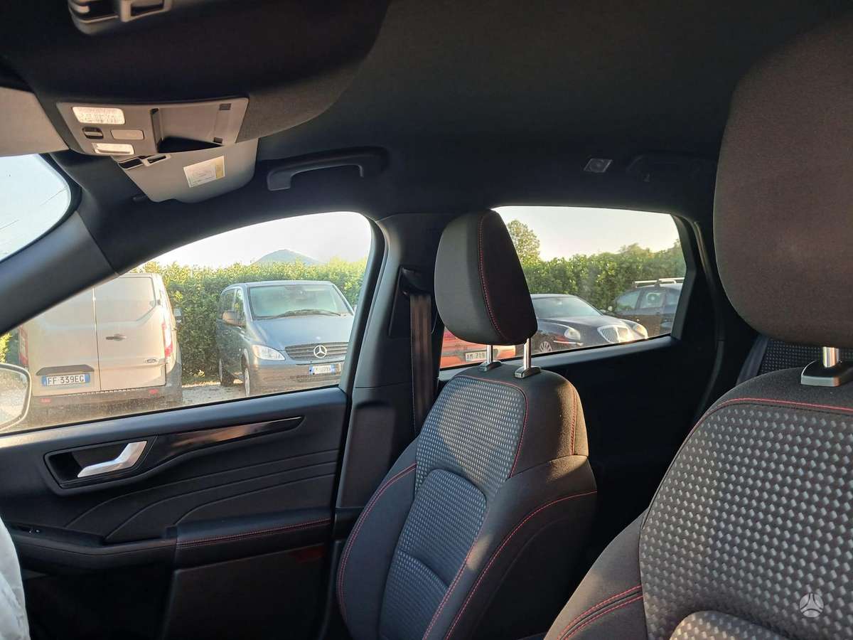 Ford Kuga - 10