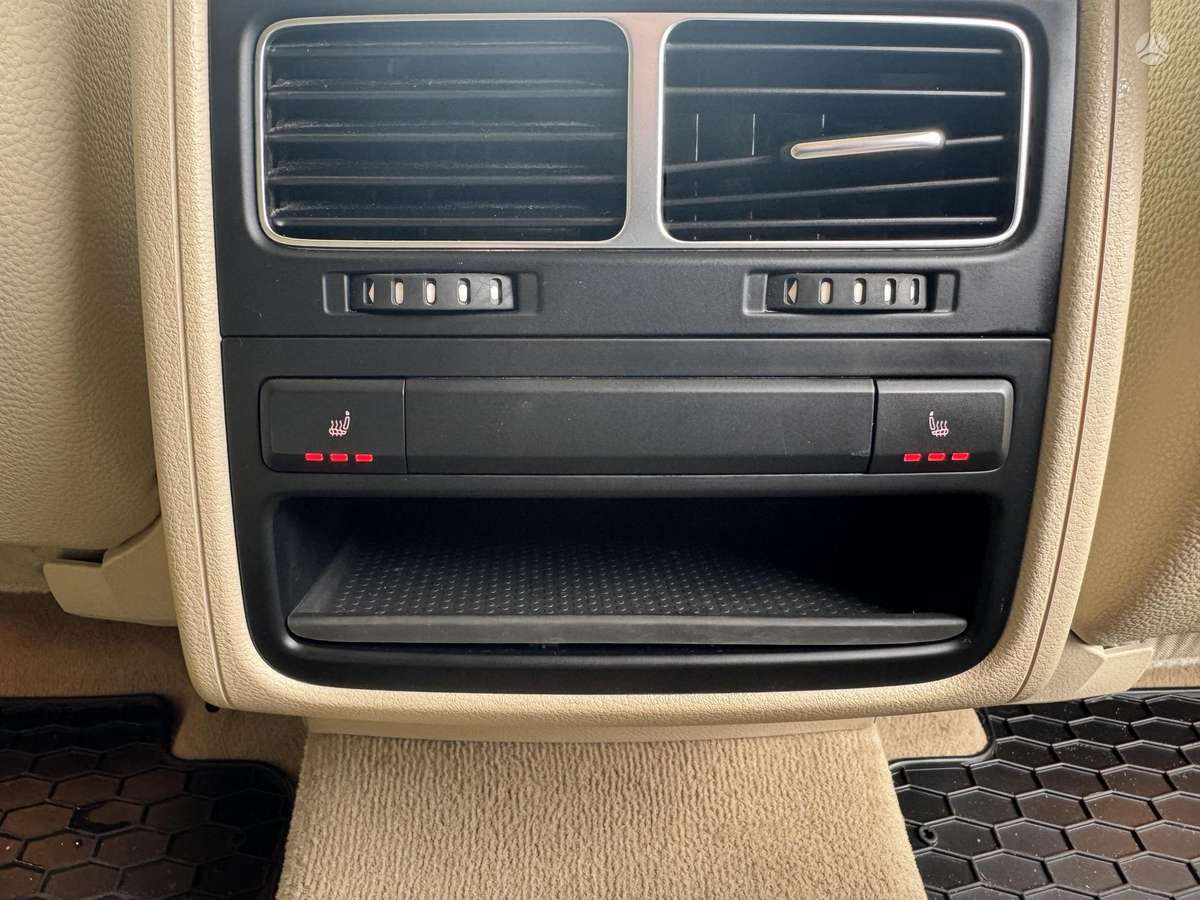Volkswagen Touareg - 12