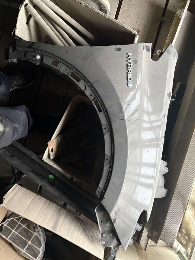 Toyota RAV4 Juodas sparnas orginalus