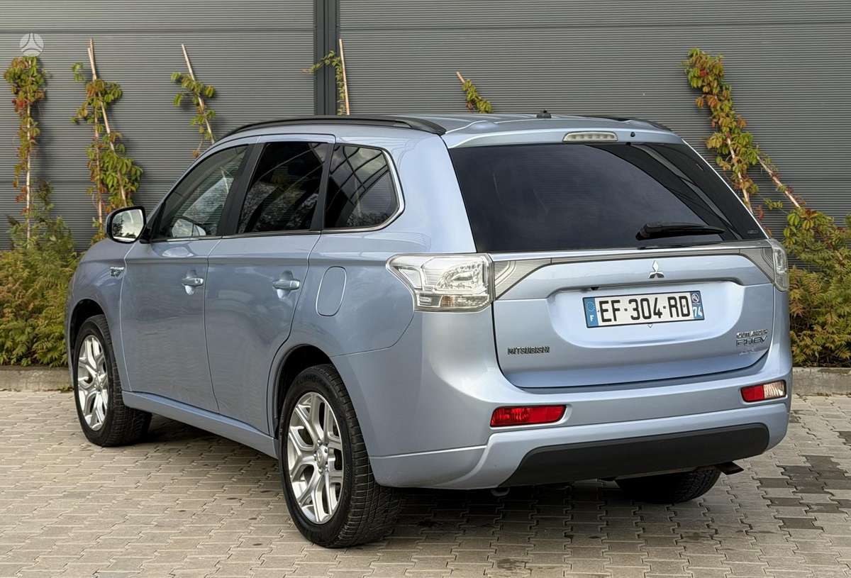Mitsubishi Outlander - 3