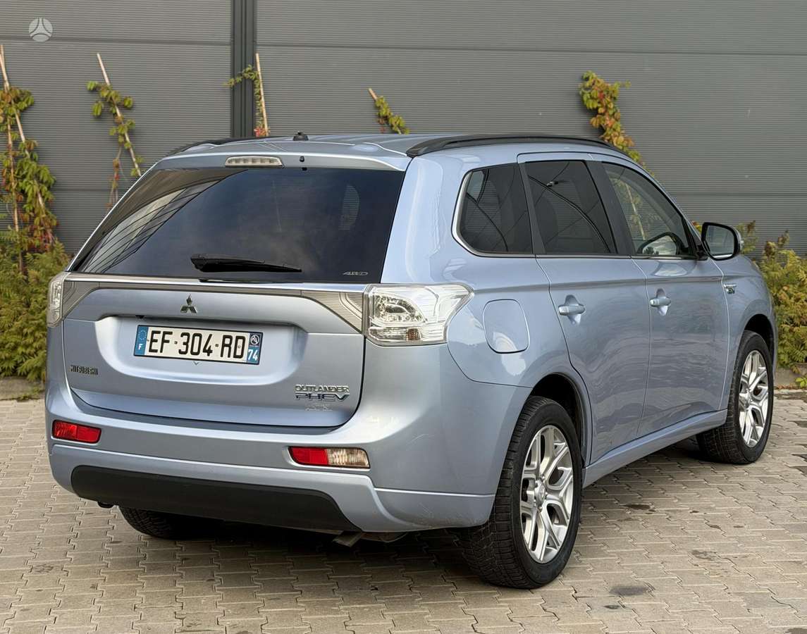 Mitsubishi Outlander - 4