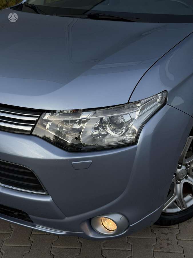 Mitsubishi Outlander - 8