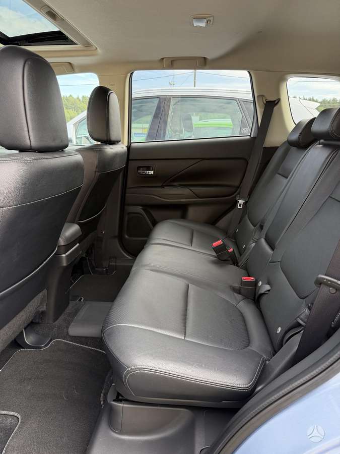Mitsubishi Outlander - 12