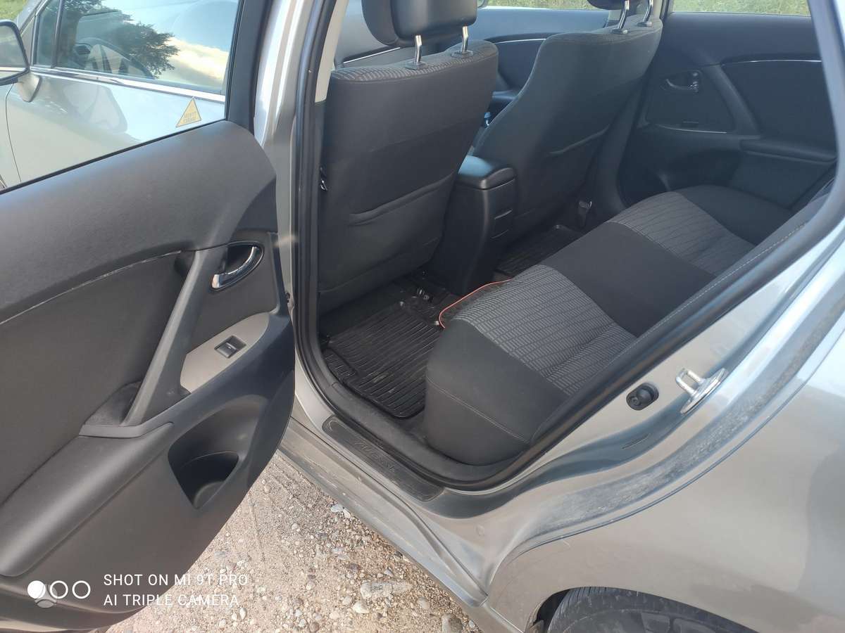 Toyota Avensis - 4