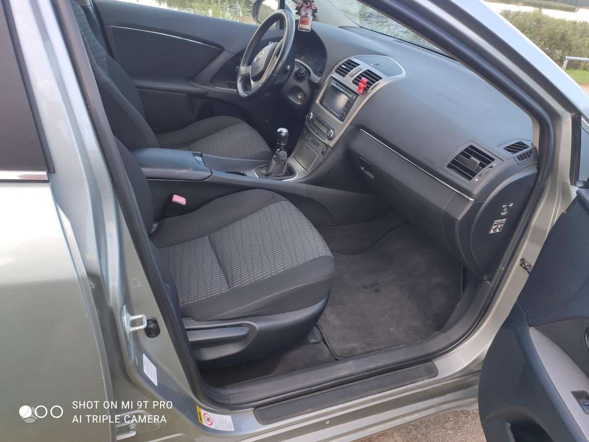 Toyota Avensis - 8