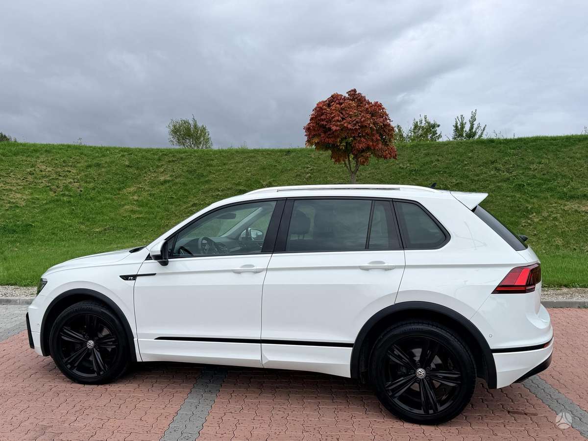 Volkswagen Tiguan - 1