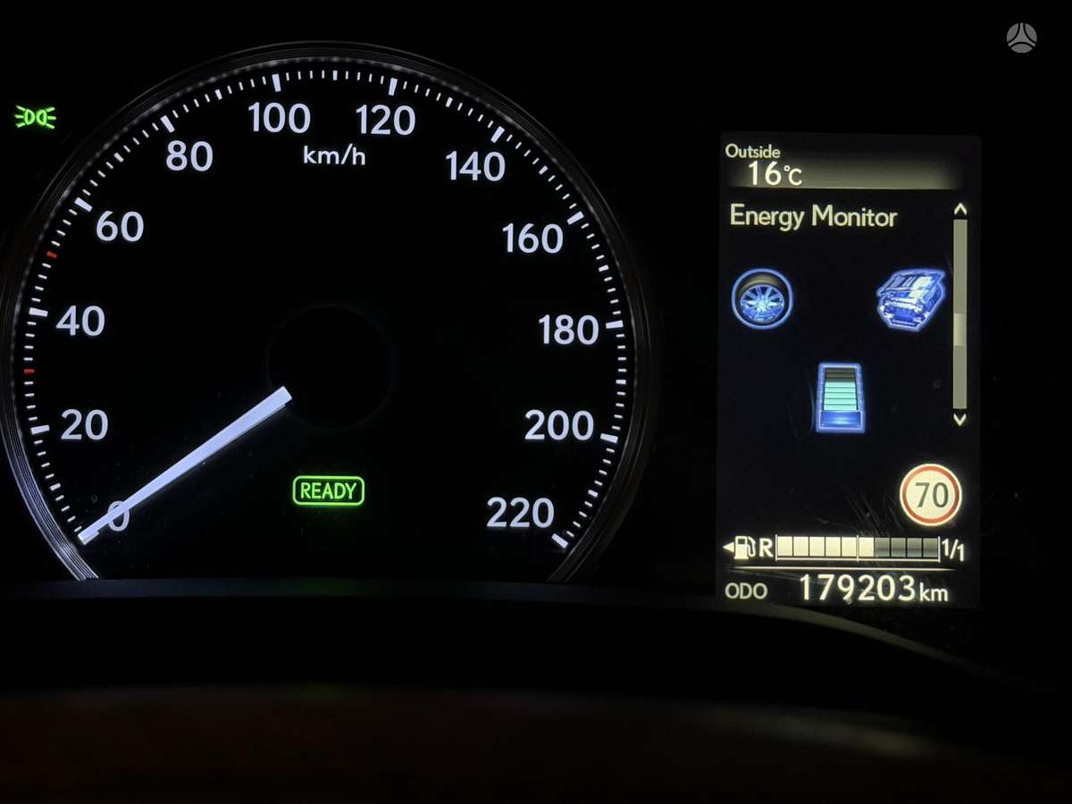 Lexus CT 200h - 9