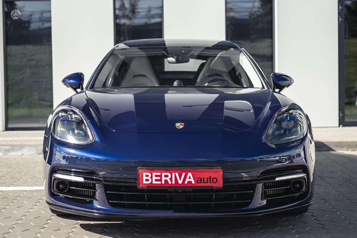 Porsche Panamera - 4