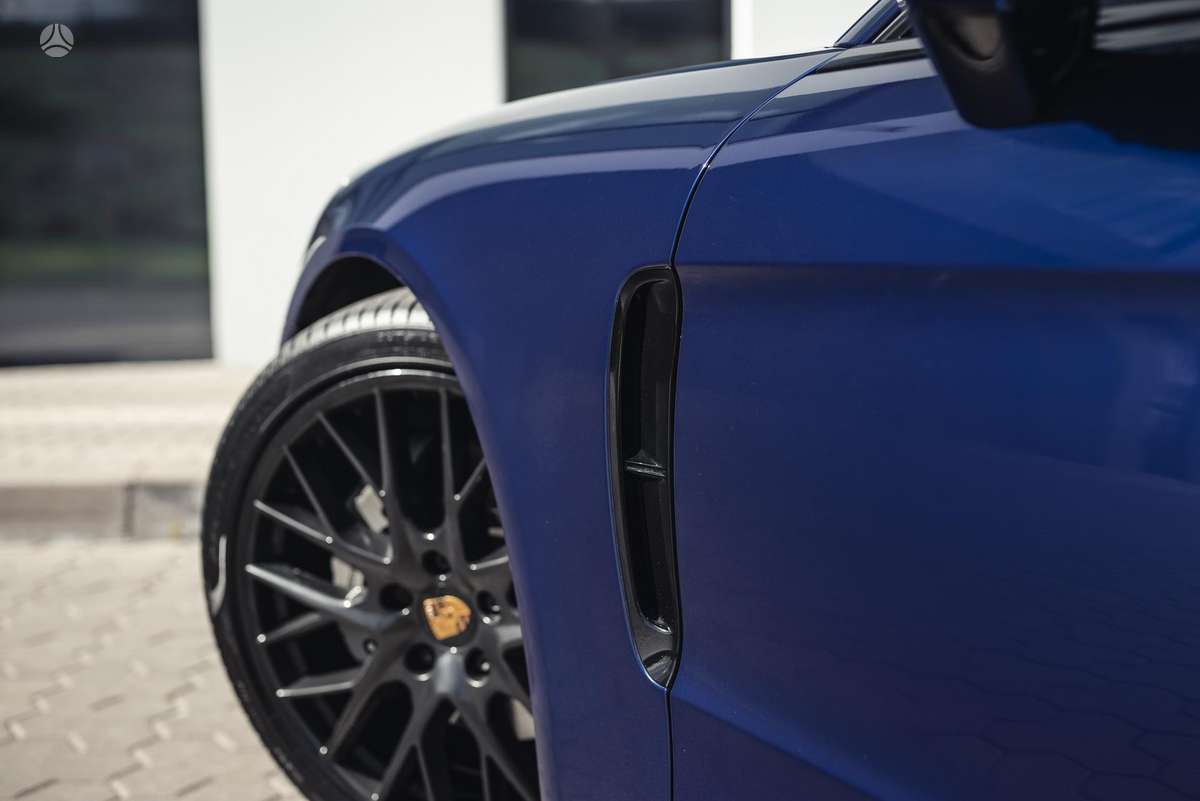 Porsche Panamera - 12