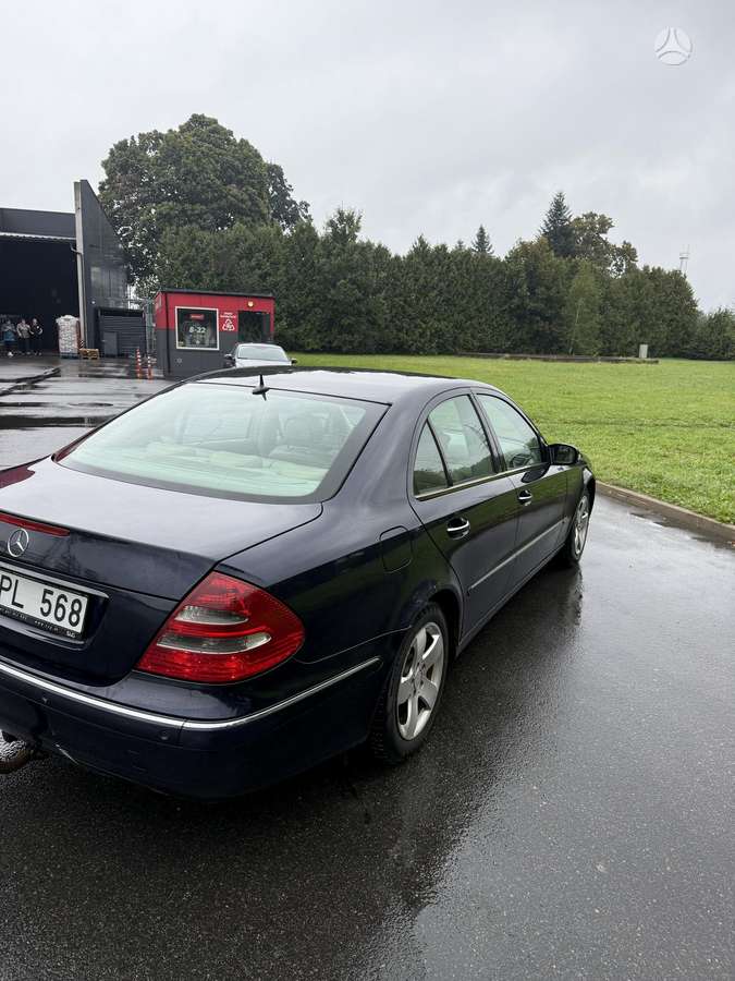 Mercedes-Benz E220 - 11