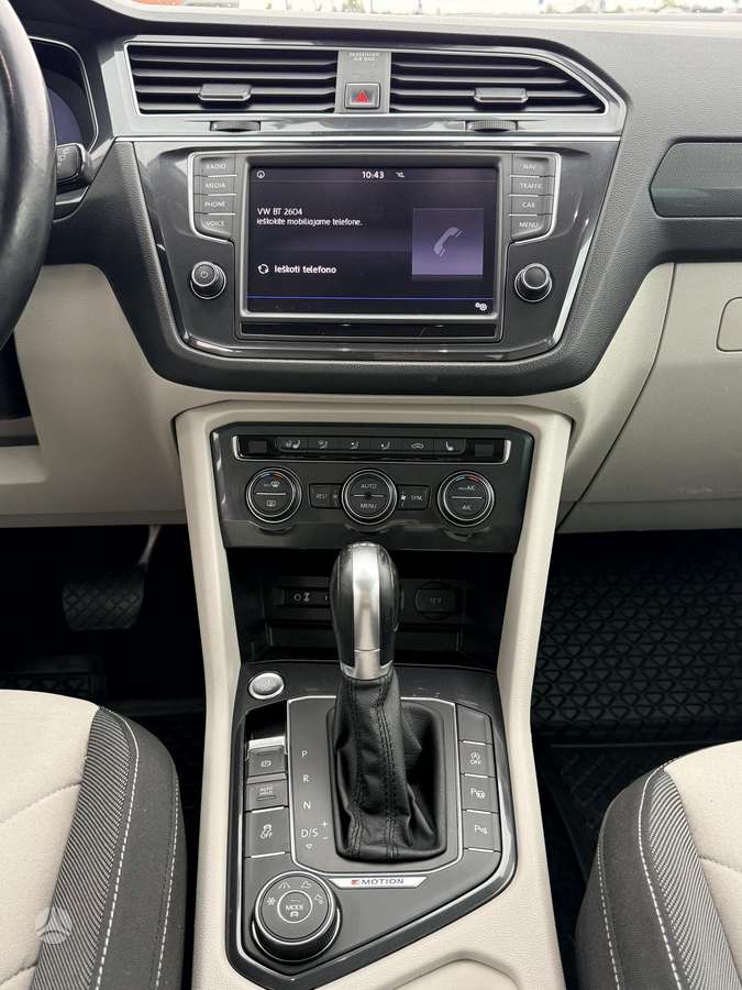 Volkswagen Tiguan - 10
