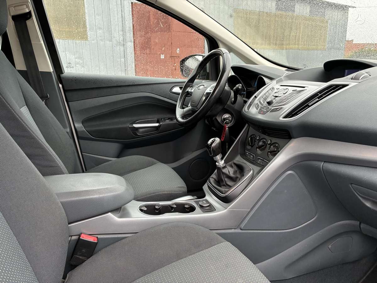 Ford Grand C-MAX - 11