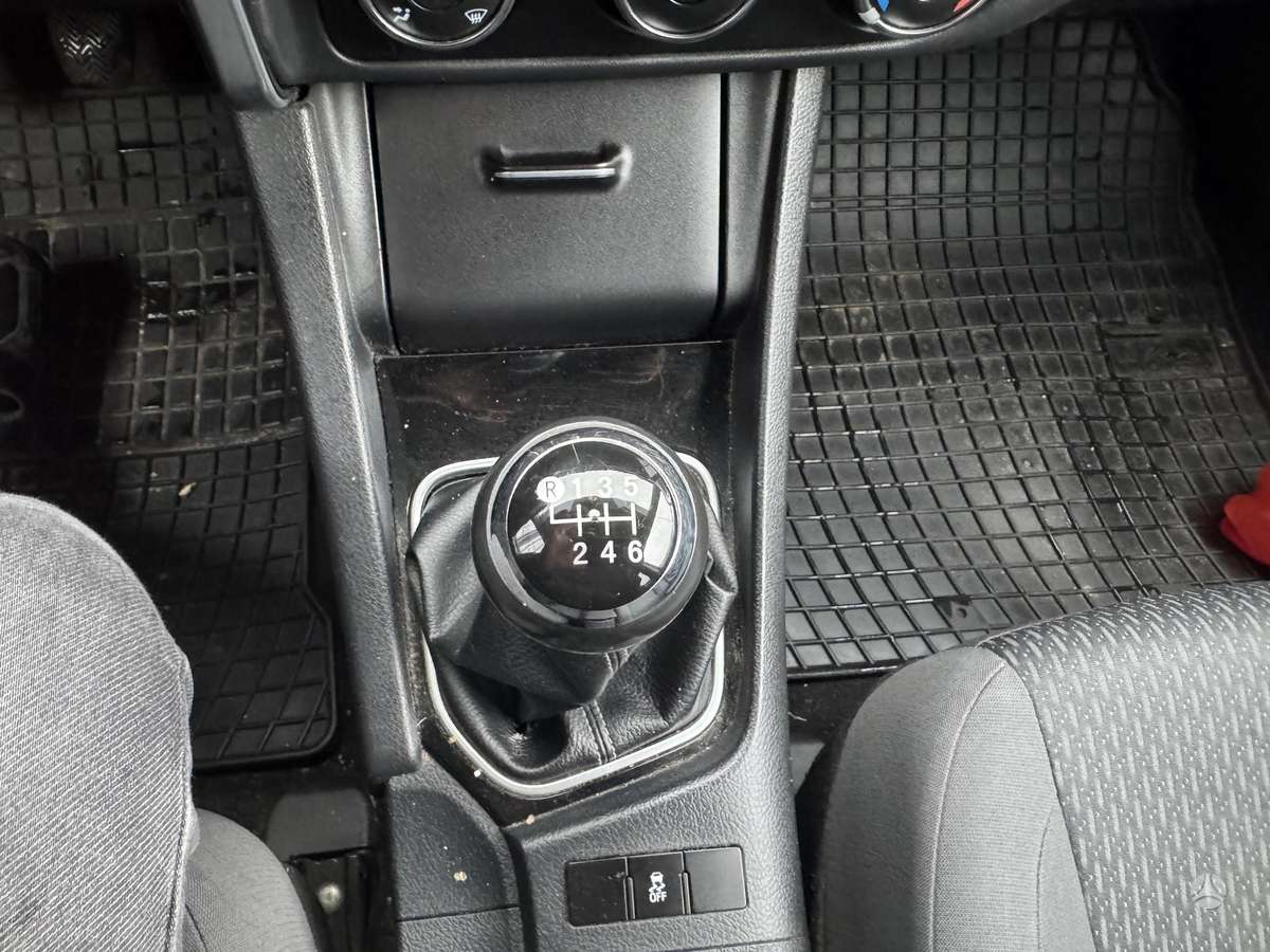 Toyota Corolla - 12