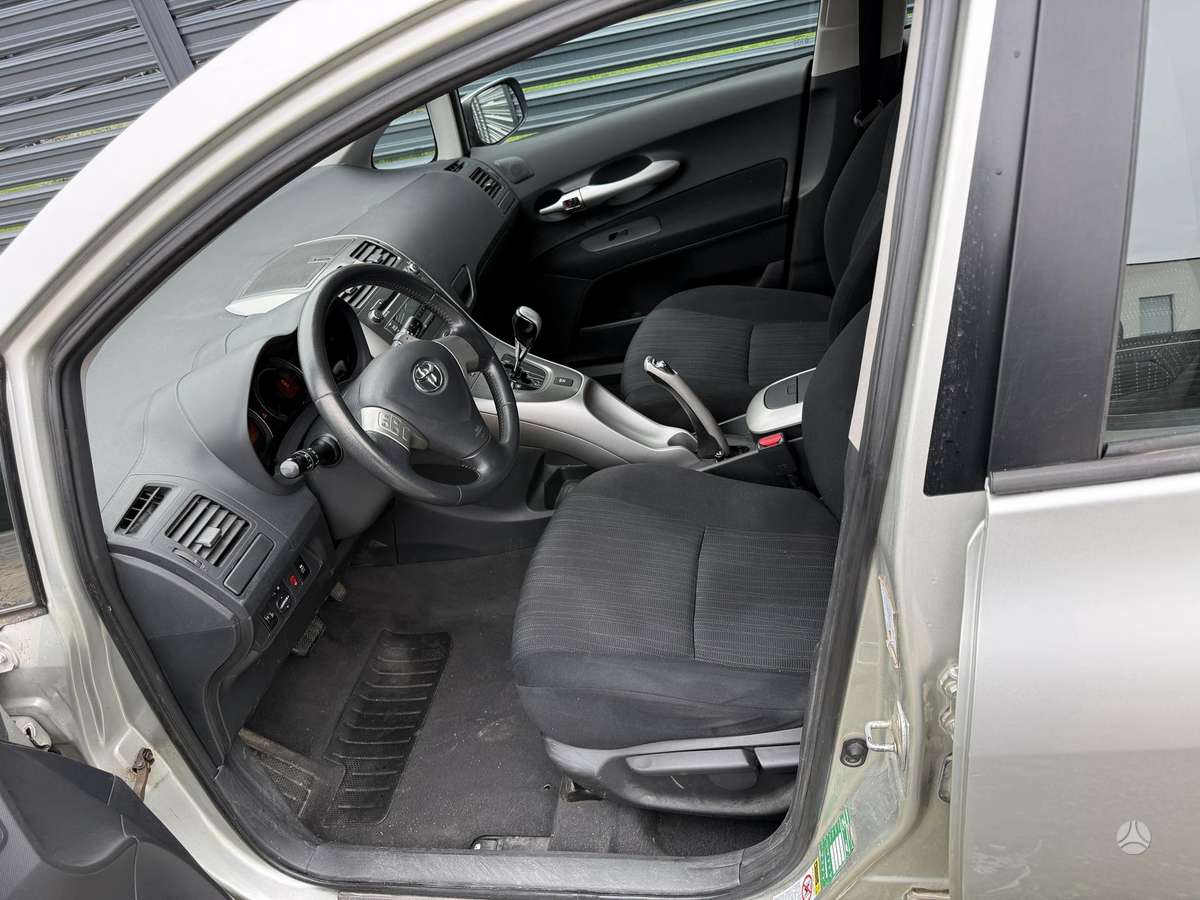 Toyota Auris - 10