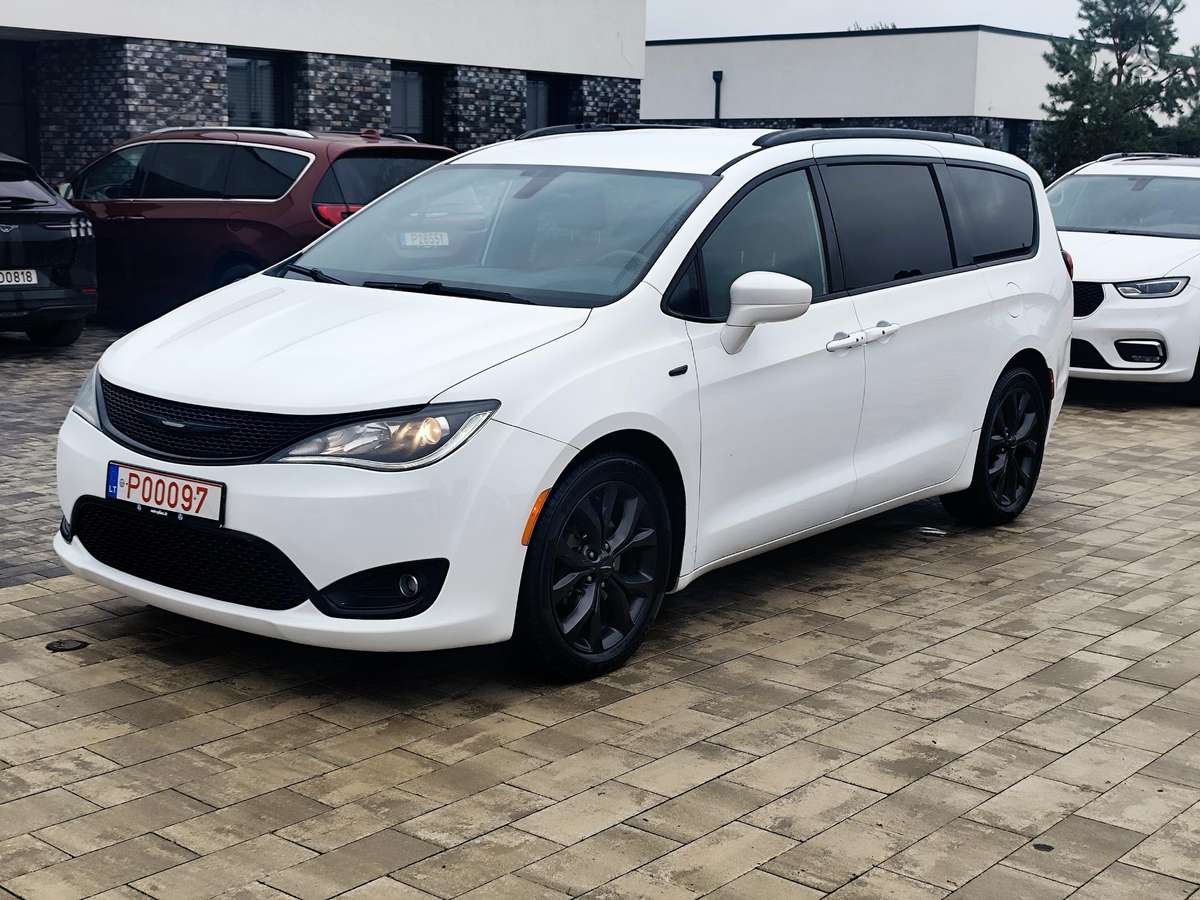 Chrysler Pacifica - 1