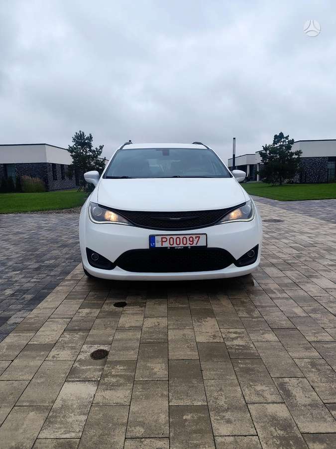 Chrysler Pacifica - 2