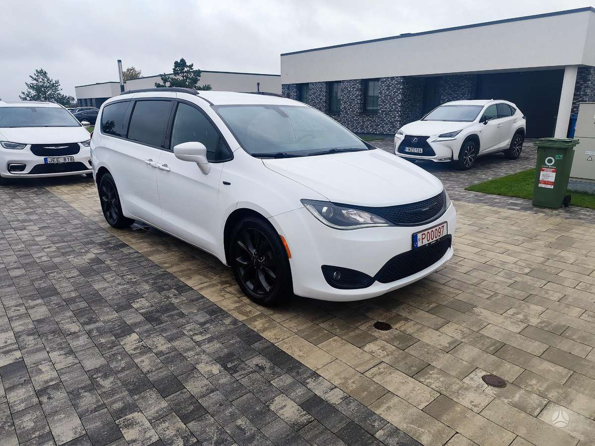 Chrysler Pacifica - 3