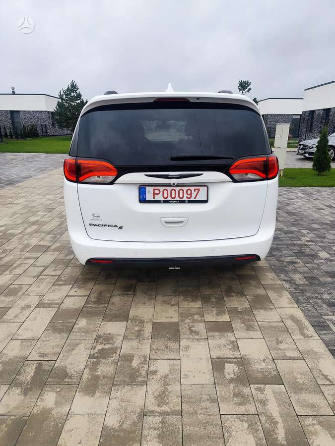 Chrysler Pacifica - 6