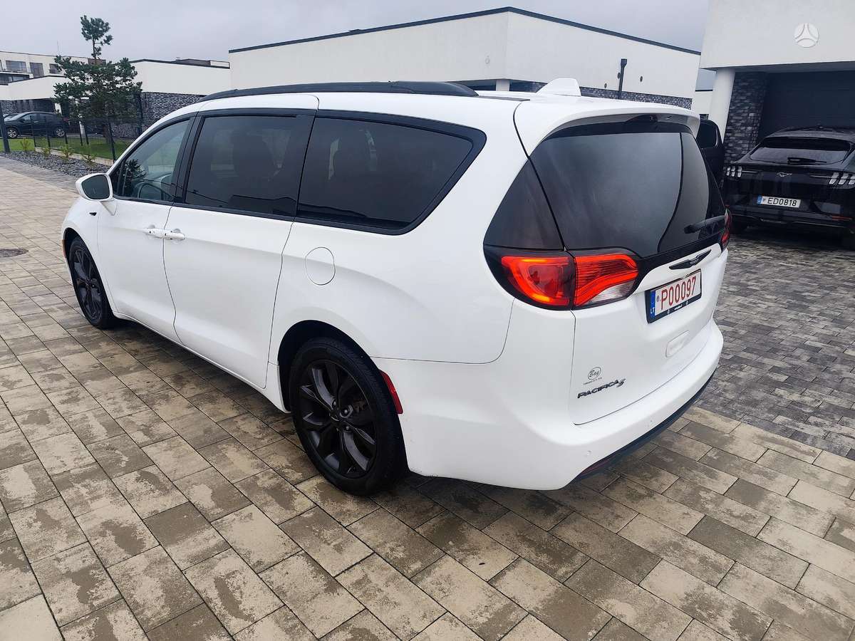 Chrysler Pacifica - 7