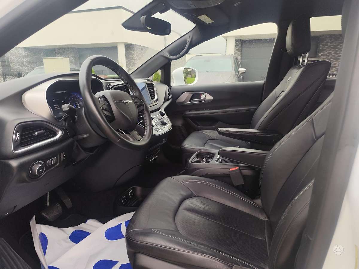 Chrysler Pacifica - 8