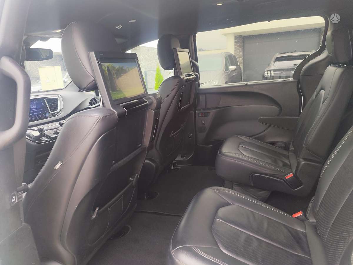 Chrysler Pacifica - 9