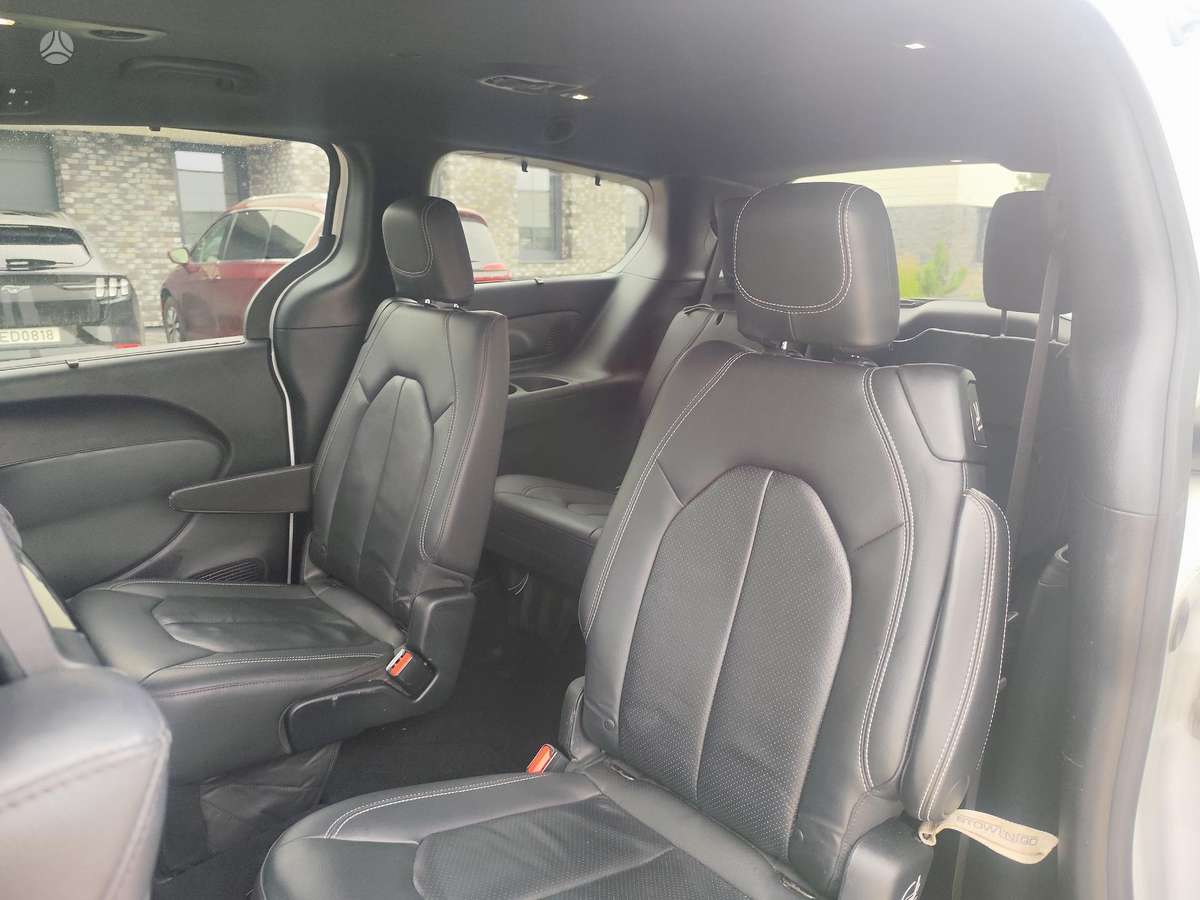 Chrysler Pacifica - 10