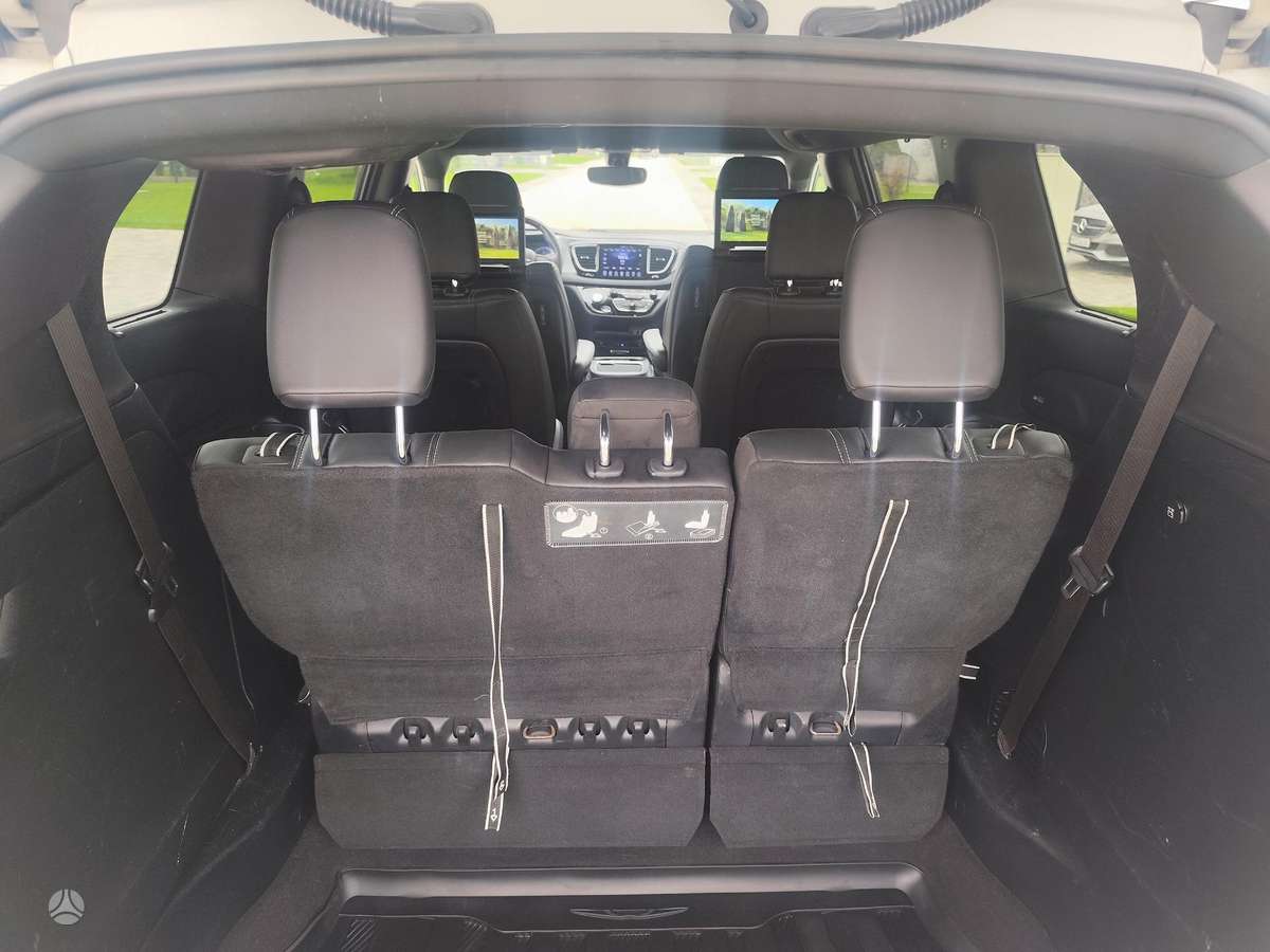 Chrysler Pacifica - 11