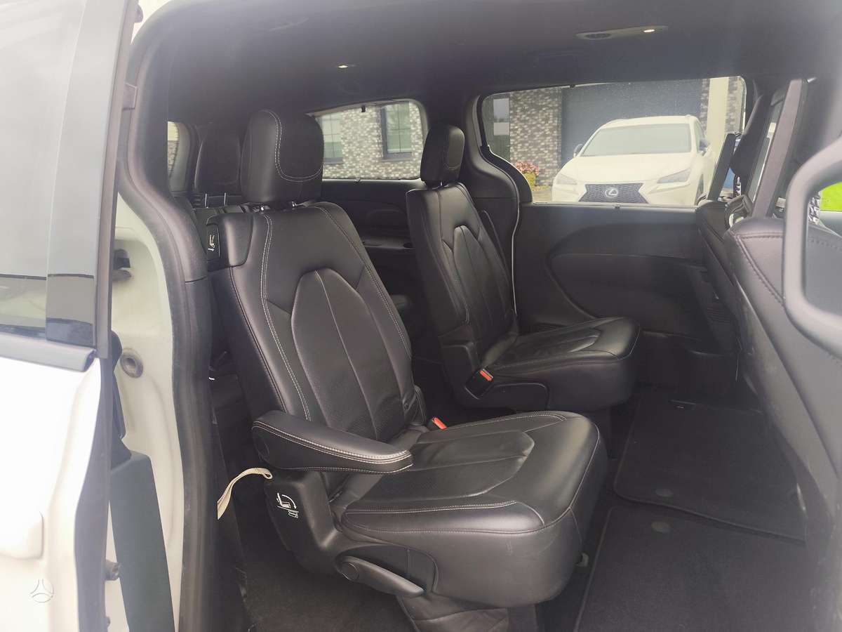 Chrysler Pacifica - 12