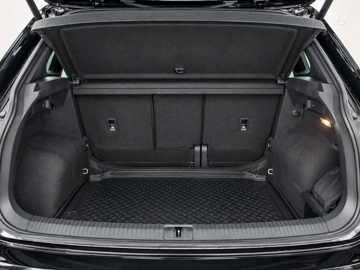 Volkswagen Tiguan - 11
