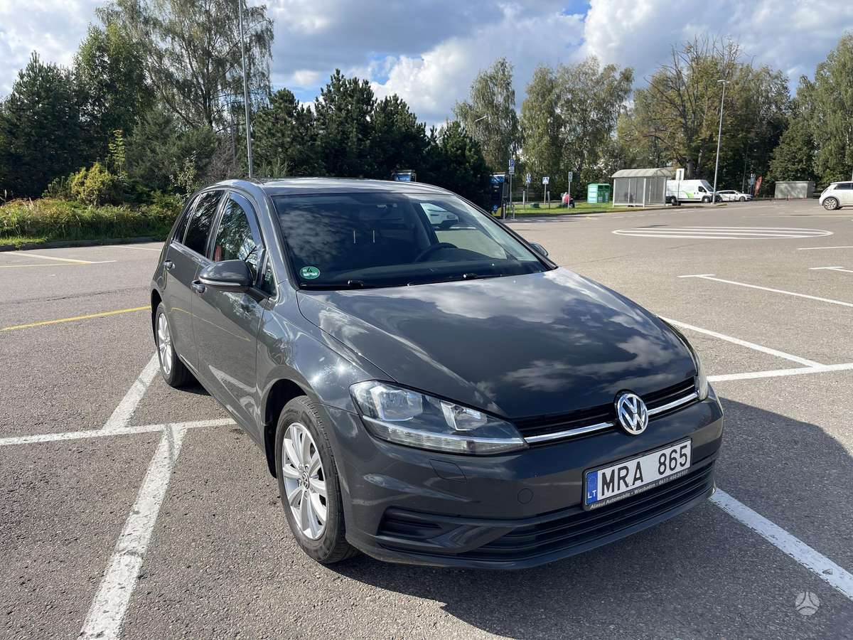 Volkswagen Golf - 1