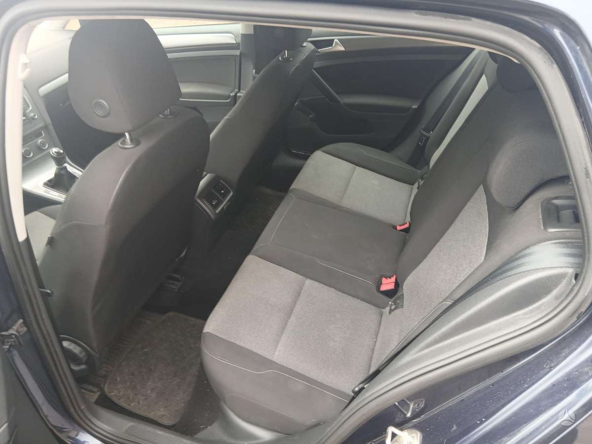 Volkswagen Golf - 10