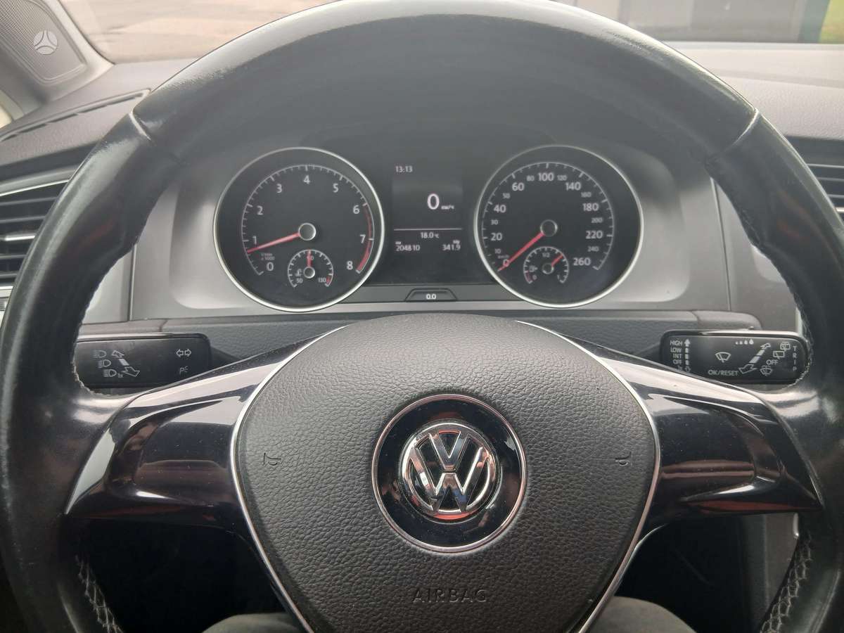 Volkswagen Golf - 11