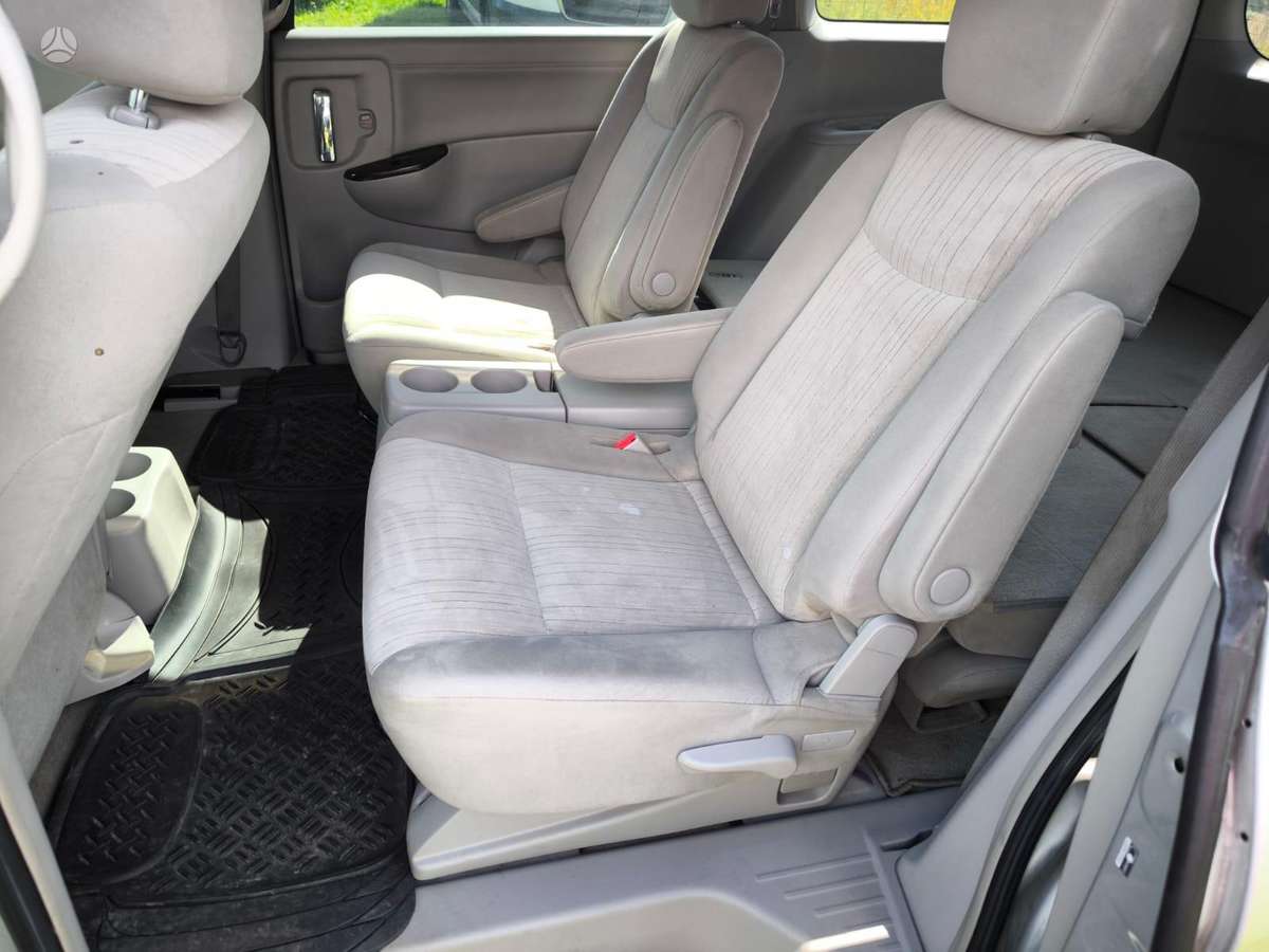 Nissan Quest - 3
