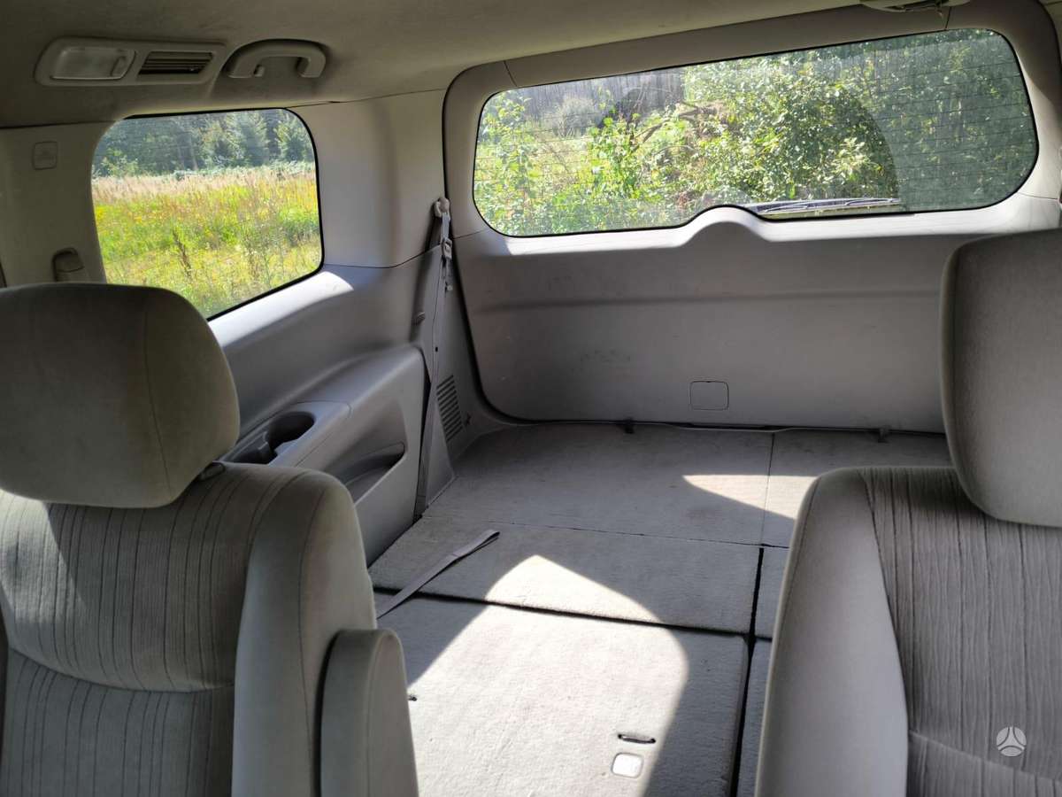 Nissan Quest - 4